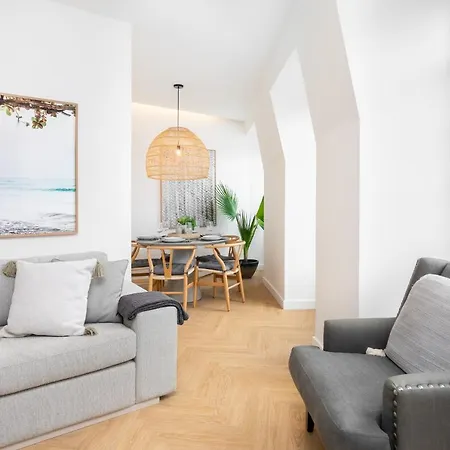 Luxury Duplex Prime Location Great For Families *
