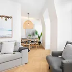 Whome | Luxury Duplex Prime Location Great For Families *